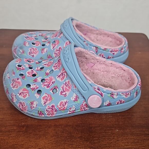 CROCS Girls Blue and Pink Floral Fuzzy lined Clogs - Picture 2 of 7